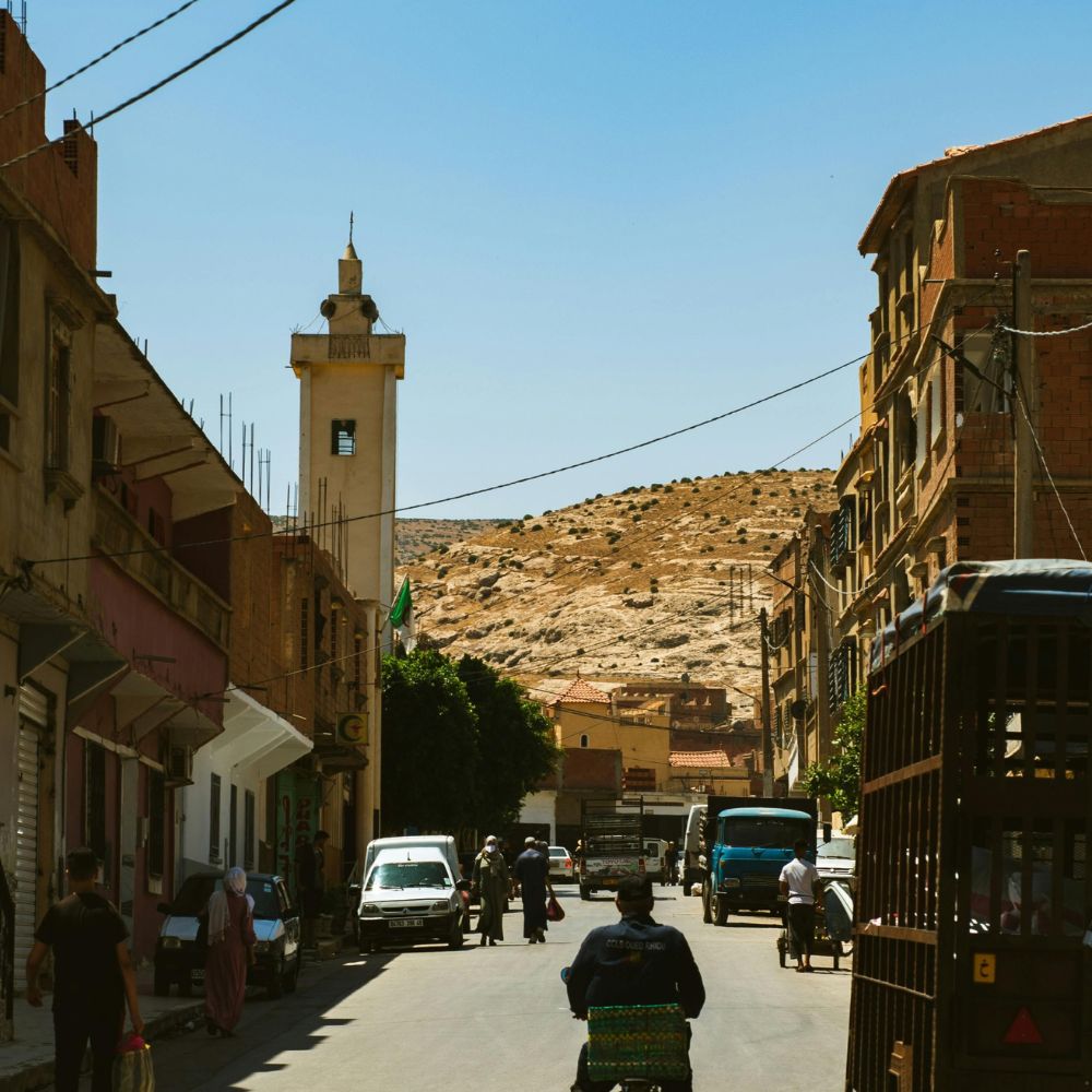 الجماعة، المحلي و الدولة : سؤال الاعتراف. مونوغرافيا بلديتا أم العظام (الجلفة) و الرمكة (غليزان)
